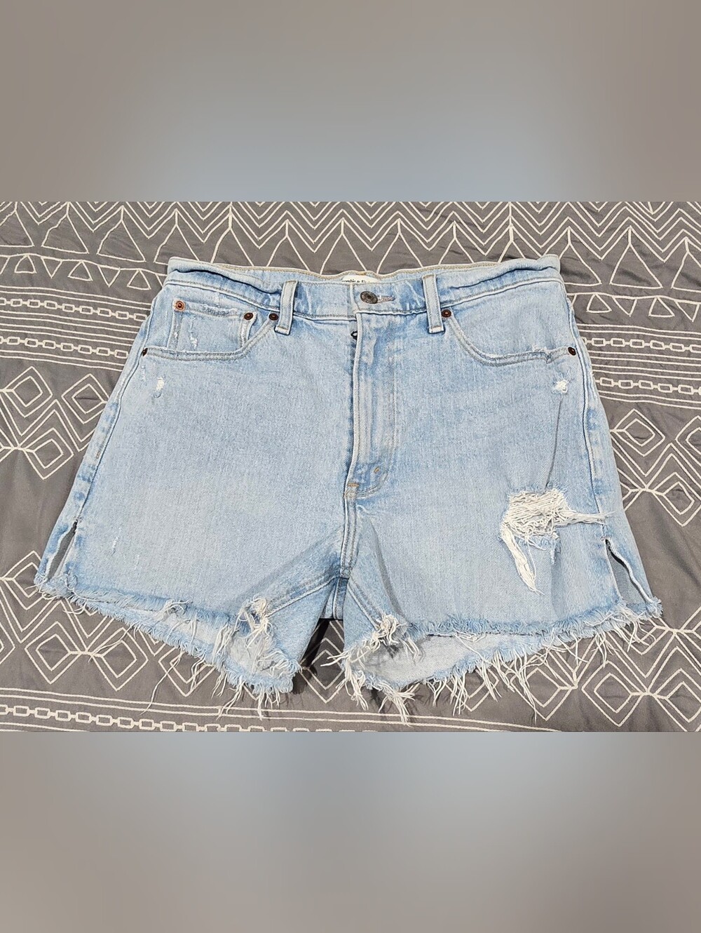 Abercrombie The 4" Mom High Rise Shorts Size 6/28